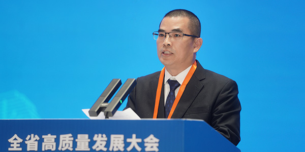 01月，，，全省高质量生长大会召开，，，天下工商联副主席、集团董事长温志芬作为企业代表加入大会.jpg